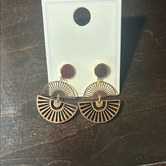 Jewelry - Elegant Gold and Brown Geometric Earrings
